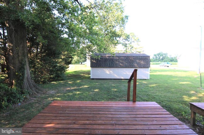 Building Photo - 115 E Sewell St