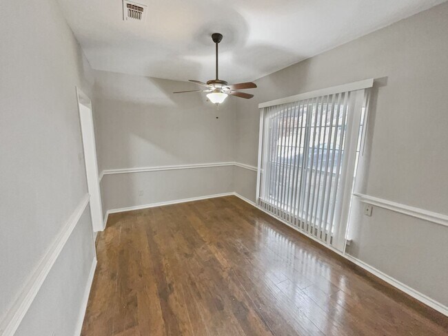 Building Photo - Charming 3 Bed, 2 Bath Home in Prime Fort ...