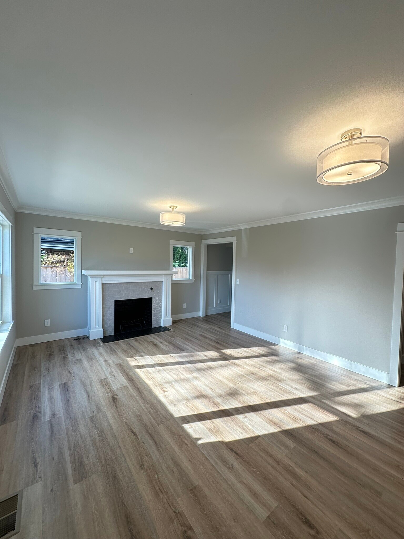 Building Photo - 5325 NE Flanders St