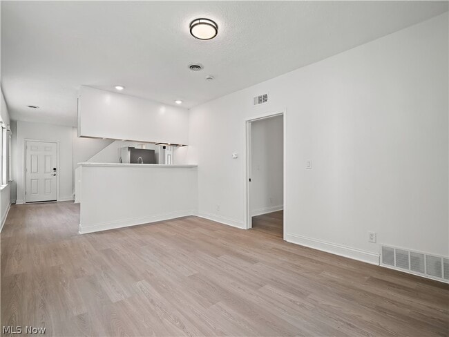 Building Photo - 2037 W 11th St