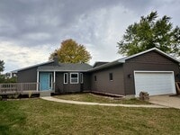 Building Photo - Beautiful ranch house on quite street with...
