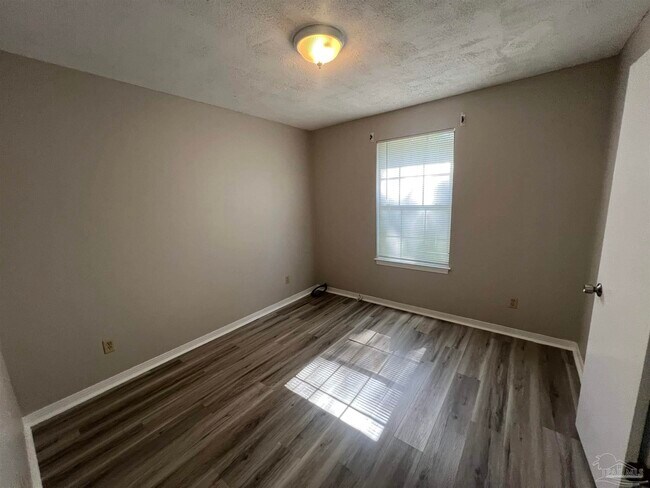 Building Photo - 842 Amberway Dr