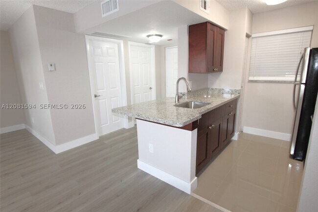Building Photo - 2880 N Oakland Forest Dr