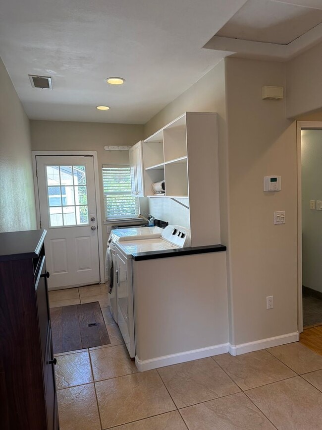 Building Photo - Charming 2 Bedroom, 2 Bathroom Home with ADU in Desirable Land Park Area
