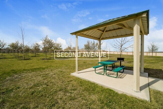 Building Photo - 3027 Jackson Smt