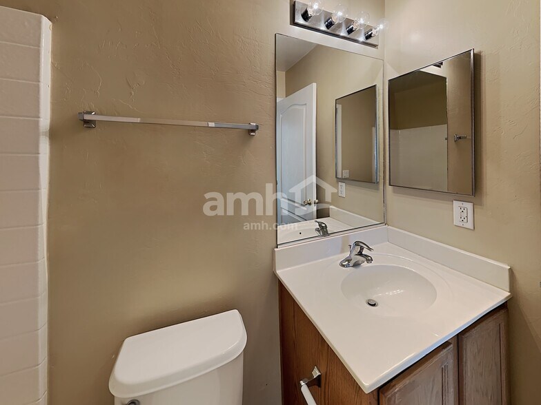 Building Photo - 641 W Flaming Arrow Dr