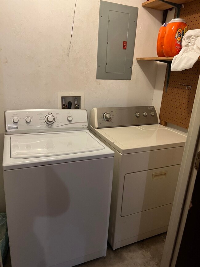 Building Photo - 1309 Airport Dr