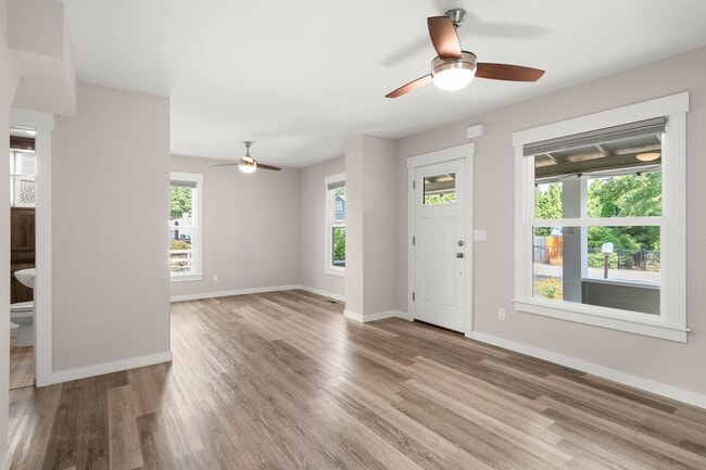 Building Photo - Charming 3 Bedroom/1 Bath Jennings Lodge home