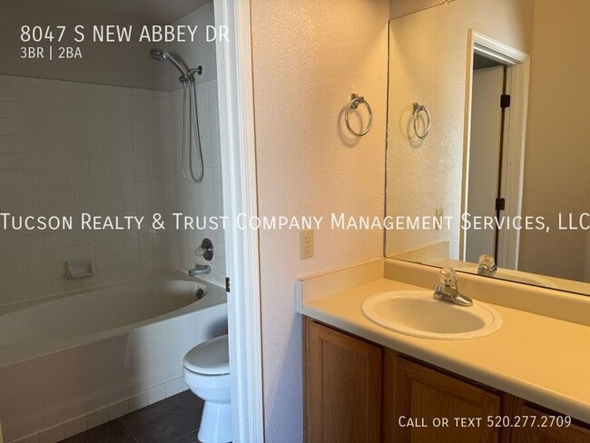 Building Photo - 8047 S New Abbey Dr