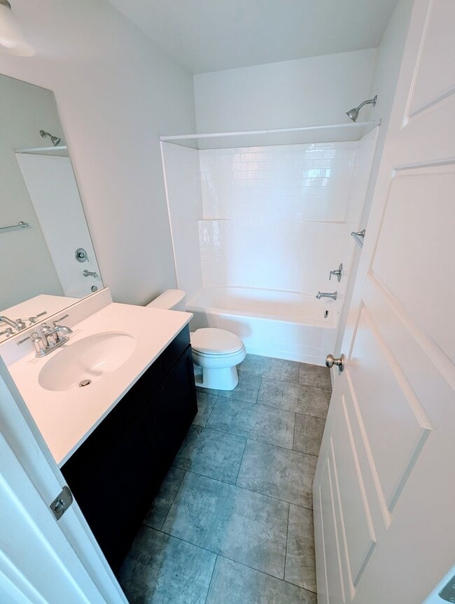 Building Photo - Gorgeous Townhome!!!