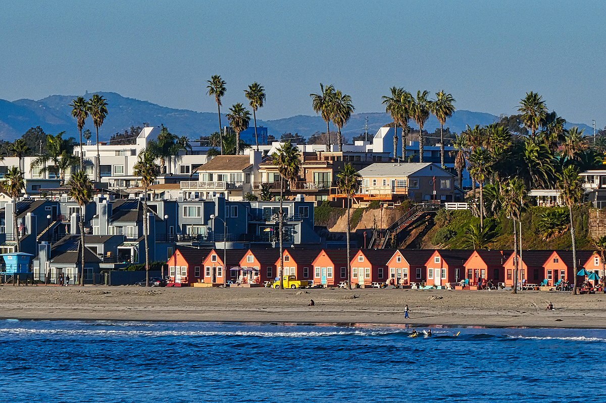 Famous beach scene - 820 Harbor Cliff Way