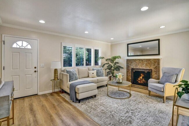Building Photo - 124 Oakwood Dr
