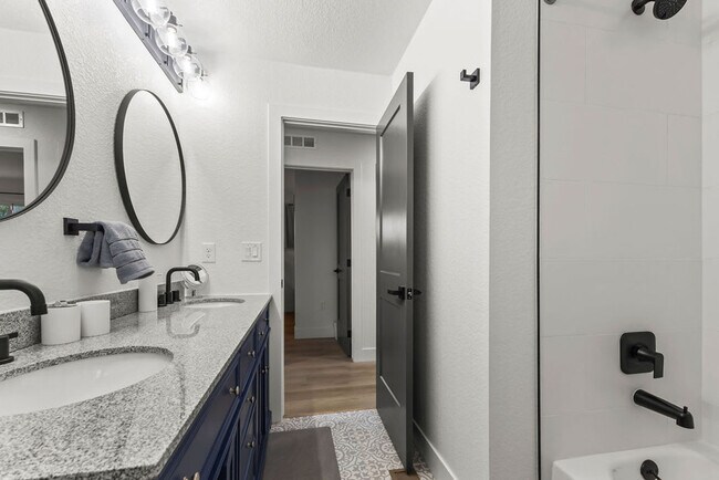 Building Photo - 9211 Highland Pl