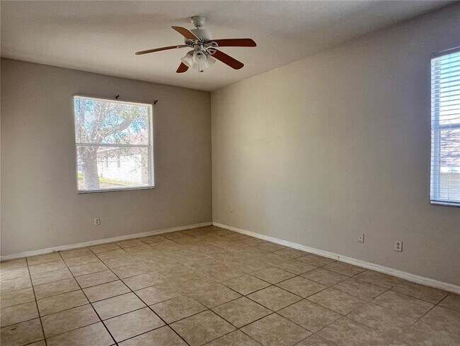 Building Photo - 209 Round Man St