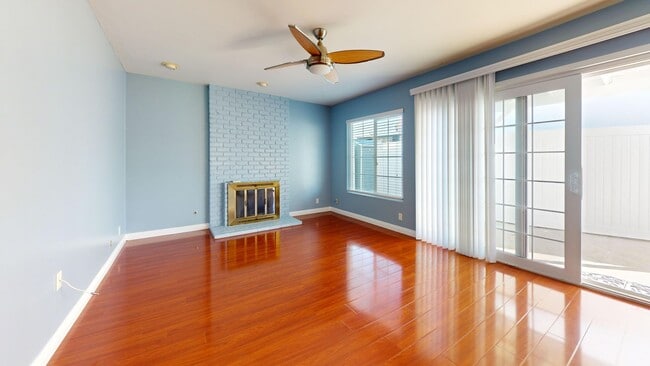 Building Photo - Spacious 5-Bedroom Family Home Available for Long Term Rent!