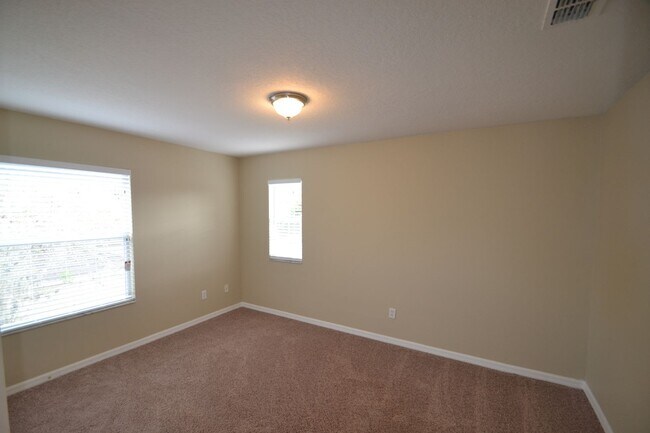 Building Photo - 950 Longwood Club Pl