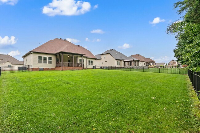 Building Photo - Pet Friendly Four Bedroom with Bonus!