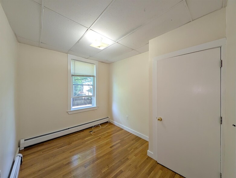 Building Photo - 378 Windsor St