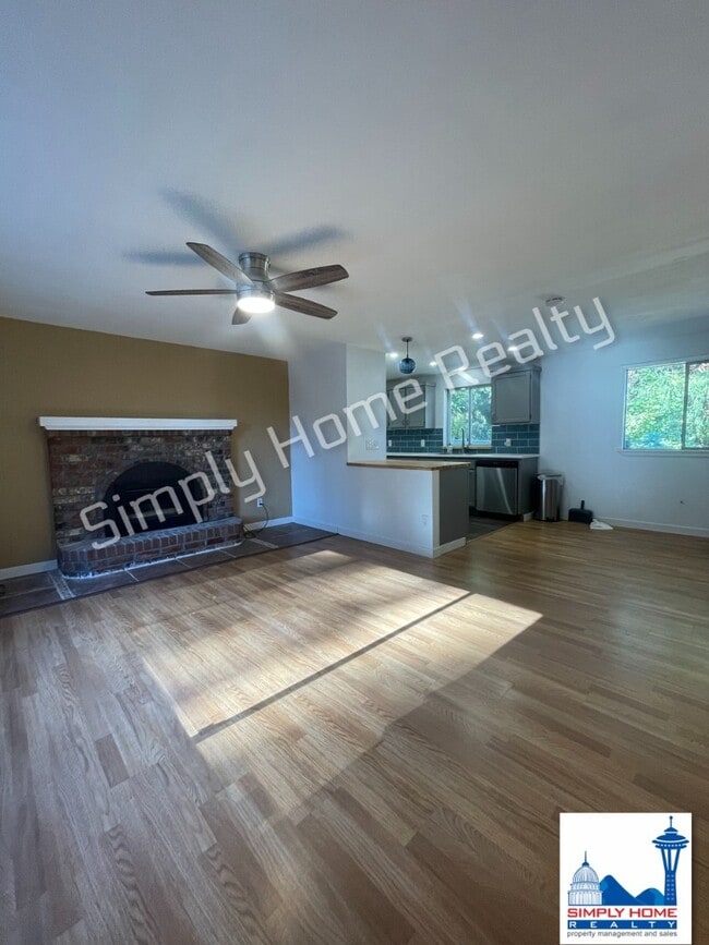 Building Photo - Private Cul-de-Sac Gem with Spacious Backyard!