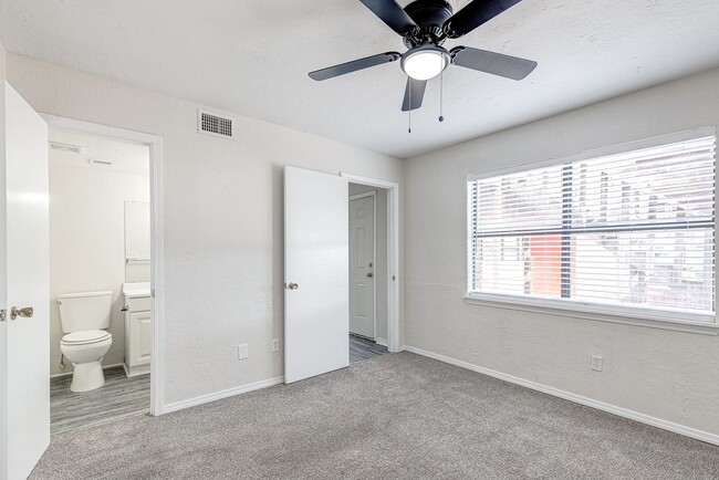 Building Photo - 2902 NW 45th Pl