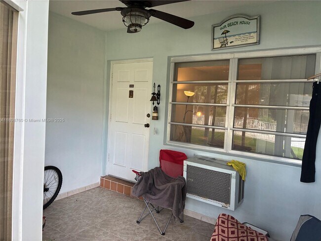 Building Photo - 141 NE 10th Ave