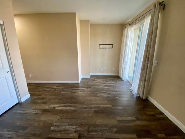 Building Photo - Stylish 3-Story Townhome with Balconies & Open-Concept Living