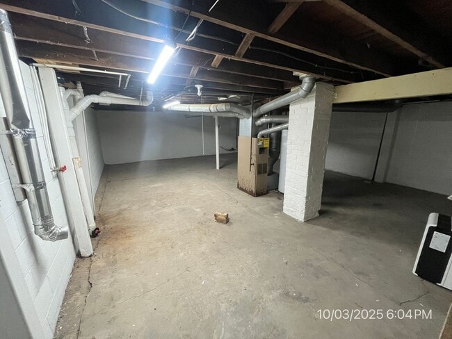 Building Photo - 3214 Reed St