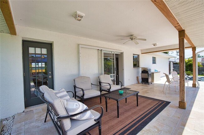 Building Photo - 556 Baffin Dr