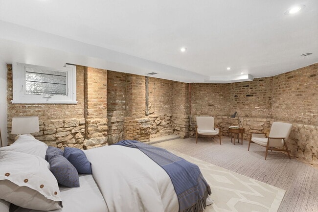 Building Photo - 2112 N Dayton St