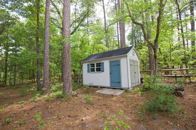 Building Photo - "Charming 4-Bedroom Retreat with Fireplace and 3 Full Baths in Aberdeen!"