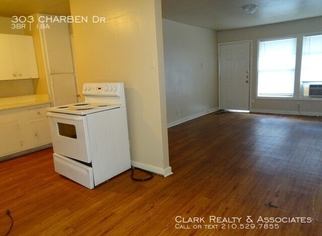 Building Photo - 303 Charben Dr., San Antonio, TX. 78237