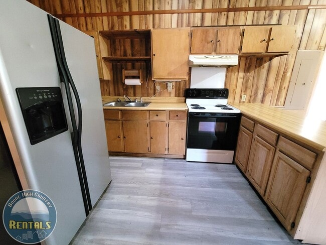 Building Photo - Two Bedroom Apartment on Shulls Mill Road