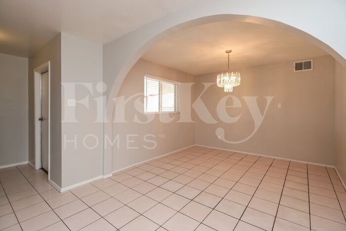 Building Photo - 5719 N 23rd Ave