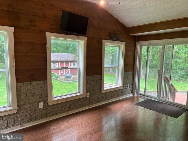 Building Photo - 421 Sawmill Ln