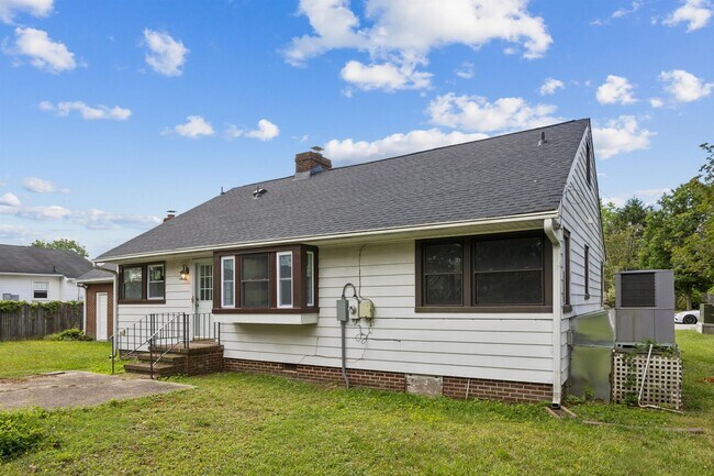 Building Photo - Single-Level 3 Bedroom Rental Near Downtown Hampton