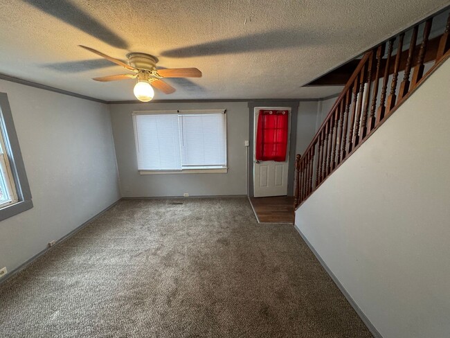 Building Photo - 2 bed 1 bath