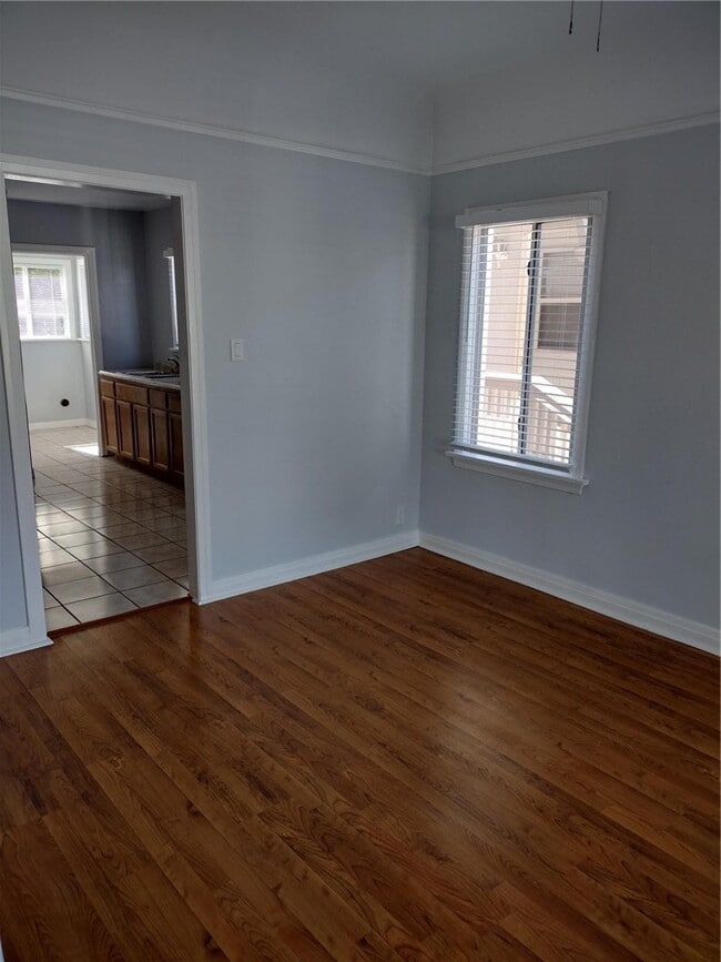 Building Photo - 1629 Cota Ave