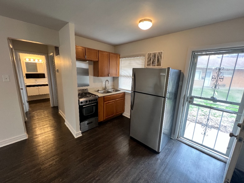 Building Photo - 9136 S Anthony Ave