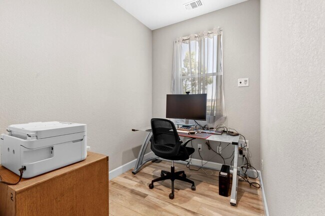 Building Photo - 377 Silver Ridge Dr