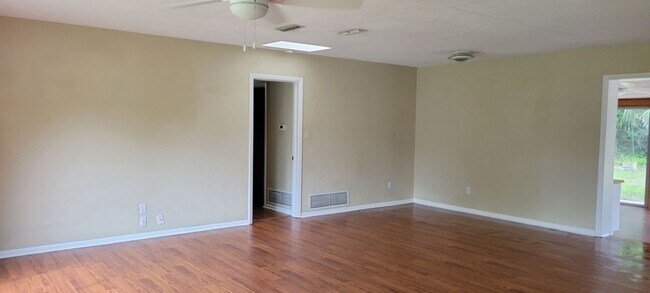 Building Photo - 4/2 (Madison Park) Nice home in quiet neighborhood