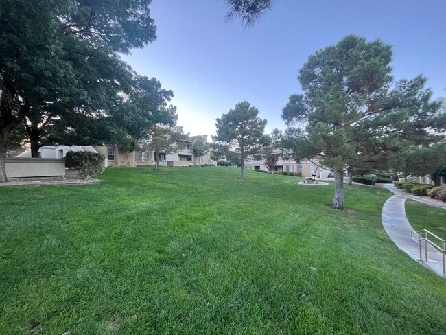 Building Photo - COMING SOON!! CUTE 3 BD/2BA CONDO LOCATED ...