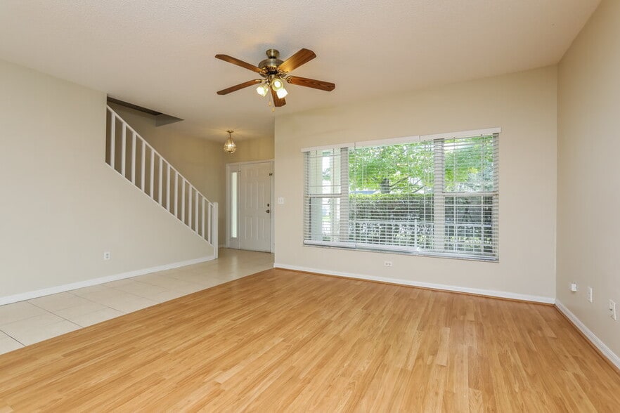 Building Photo - 4208 Forest Island Dr