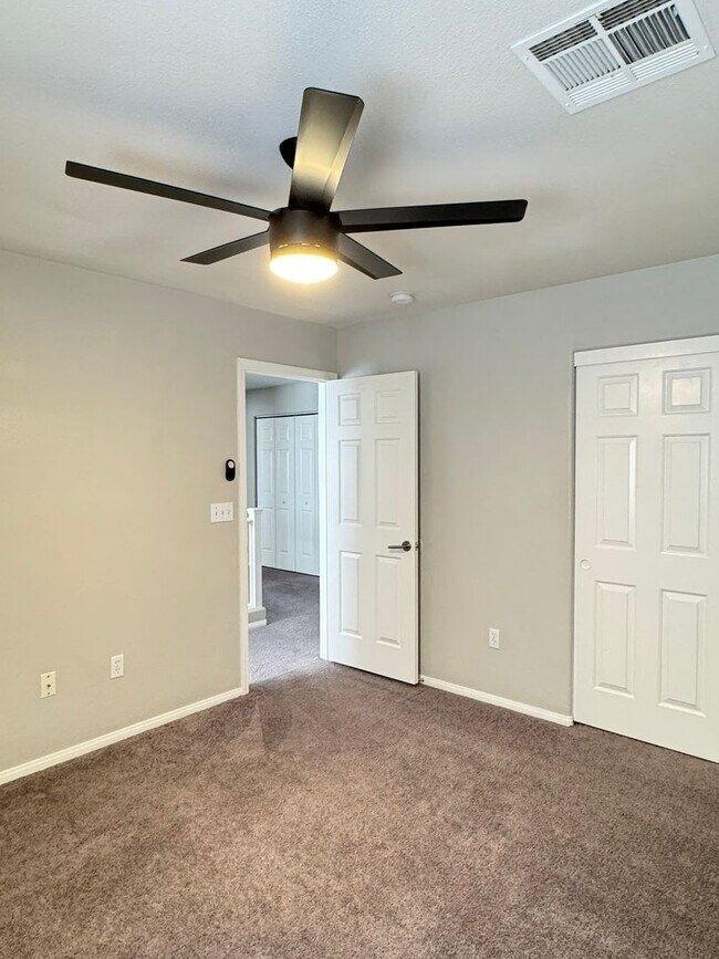 Building Photo - **Spacious 4-Bedroom Home in the Southwest!**