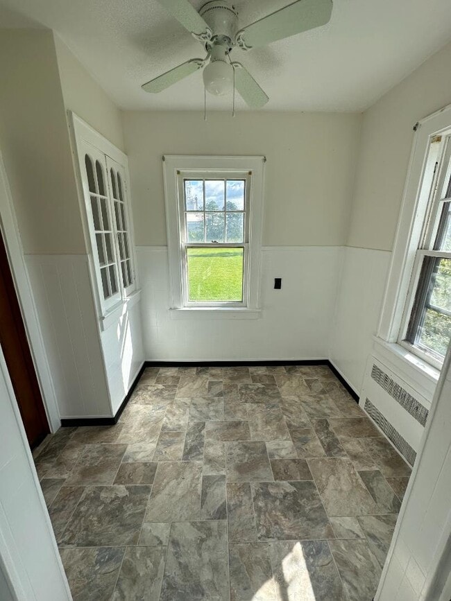 Building Photo - 2079 US-9W