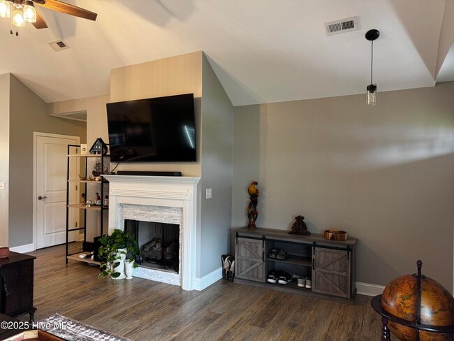 Building Photo - 204 Murdock Way