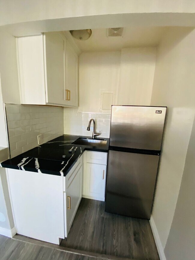 Lockwood Apartments 4451 Lockwood Ave Los Angeles CA 90029