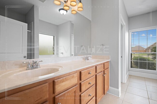 Building Photo - 11070 Courtland Ct