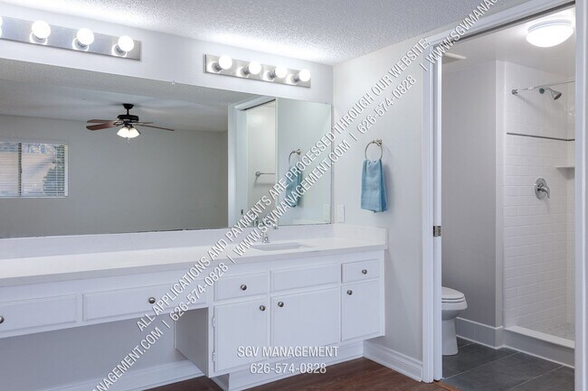 Building Photo - Condo with Pool, Washer & Dryer, Hardwood ...