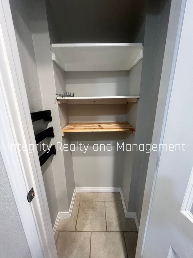 Building Photo - 4001 E 16th Ave