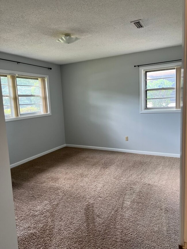 Building Photo - 205 Morgan Ln